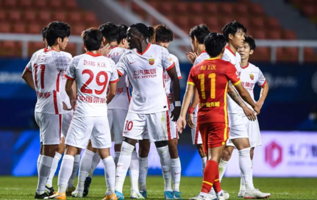 亚泰球迷拉横幅：欢迎莱昂纳多回家球员面对旧主的简单介绍  第1张