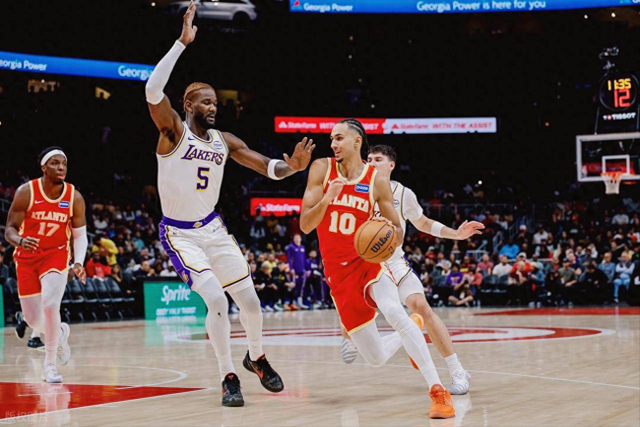 关于NBA常规赛湖人客场102-122惨败老鹰里萨谢19分东契奇22+11难救主的信息