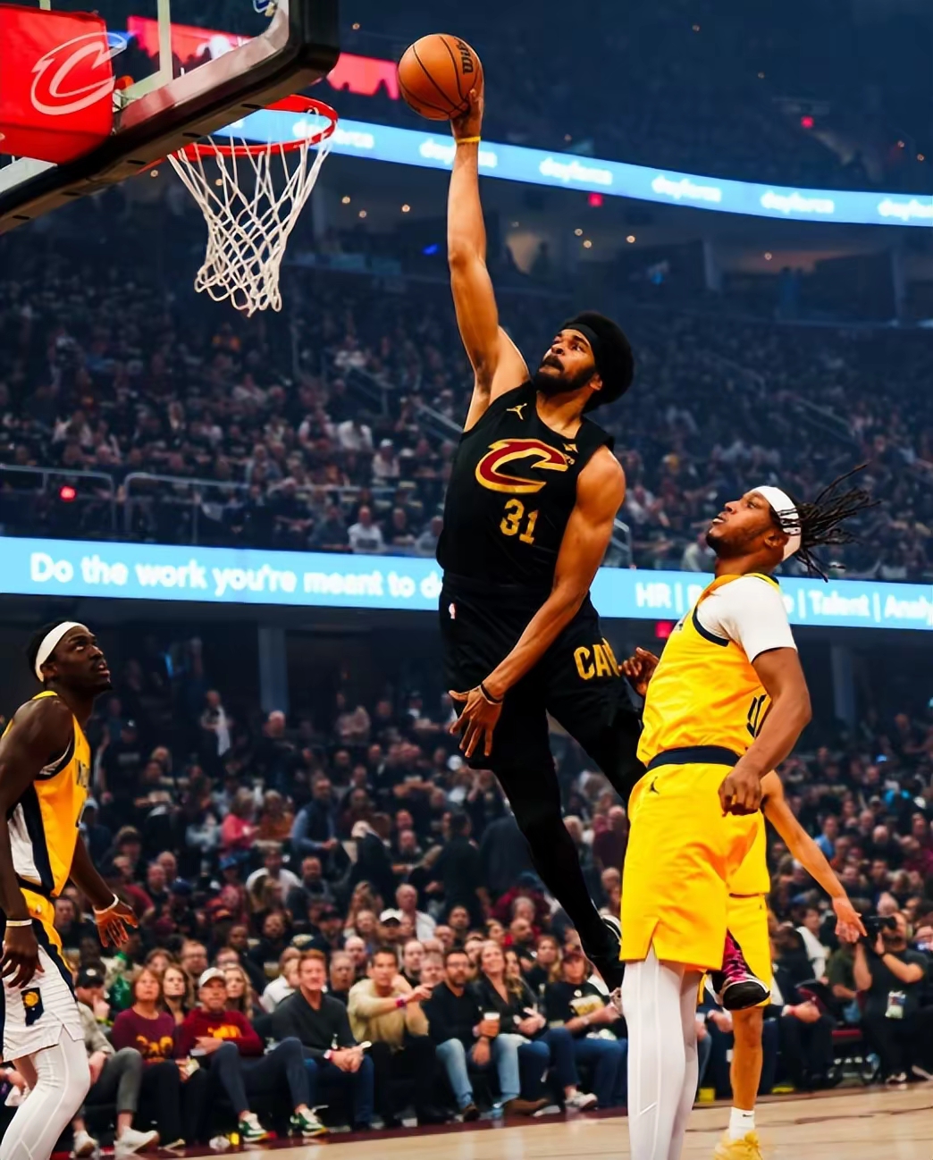 NBA常规赛骑士客场130-116逆转热火米切尔缺阵阿伦30+10  第2张