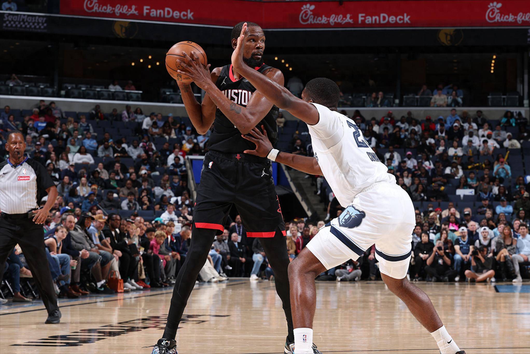 NBA常规赛火箭主场135-112大胜奇才杜兰特23分申京16+13的简单介绍  第1张