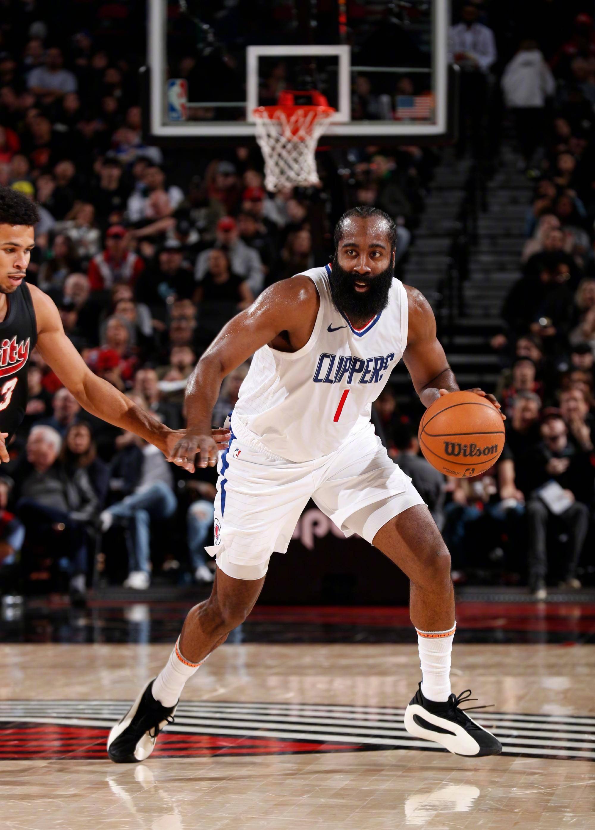 哈登创下最老40+三双纪录助快船终结6连败