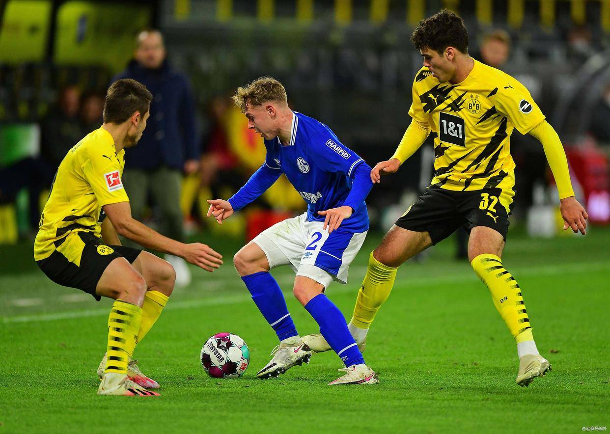 德科希望引进一名年轻后卫尽管巴萨几乎已经确定了最终阵容的简单介绍