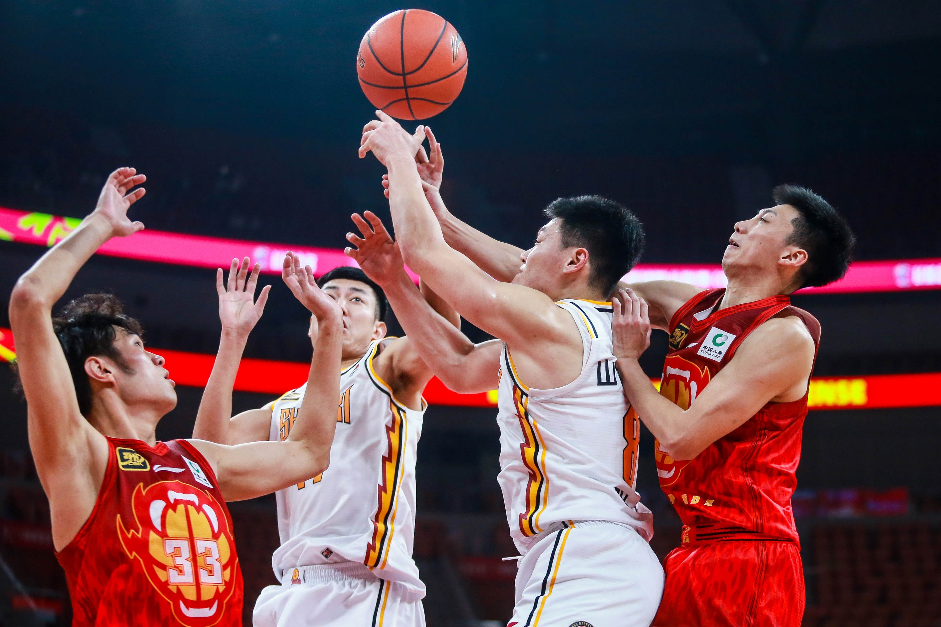 关于顶级联赛强强交锋实时直播见证篮坛巅峰时刻的信息  第1张