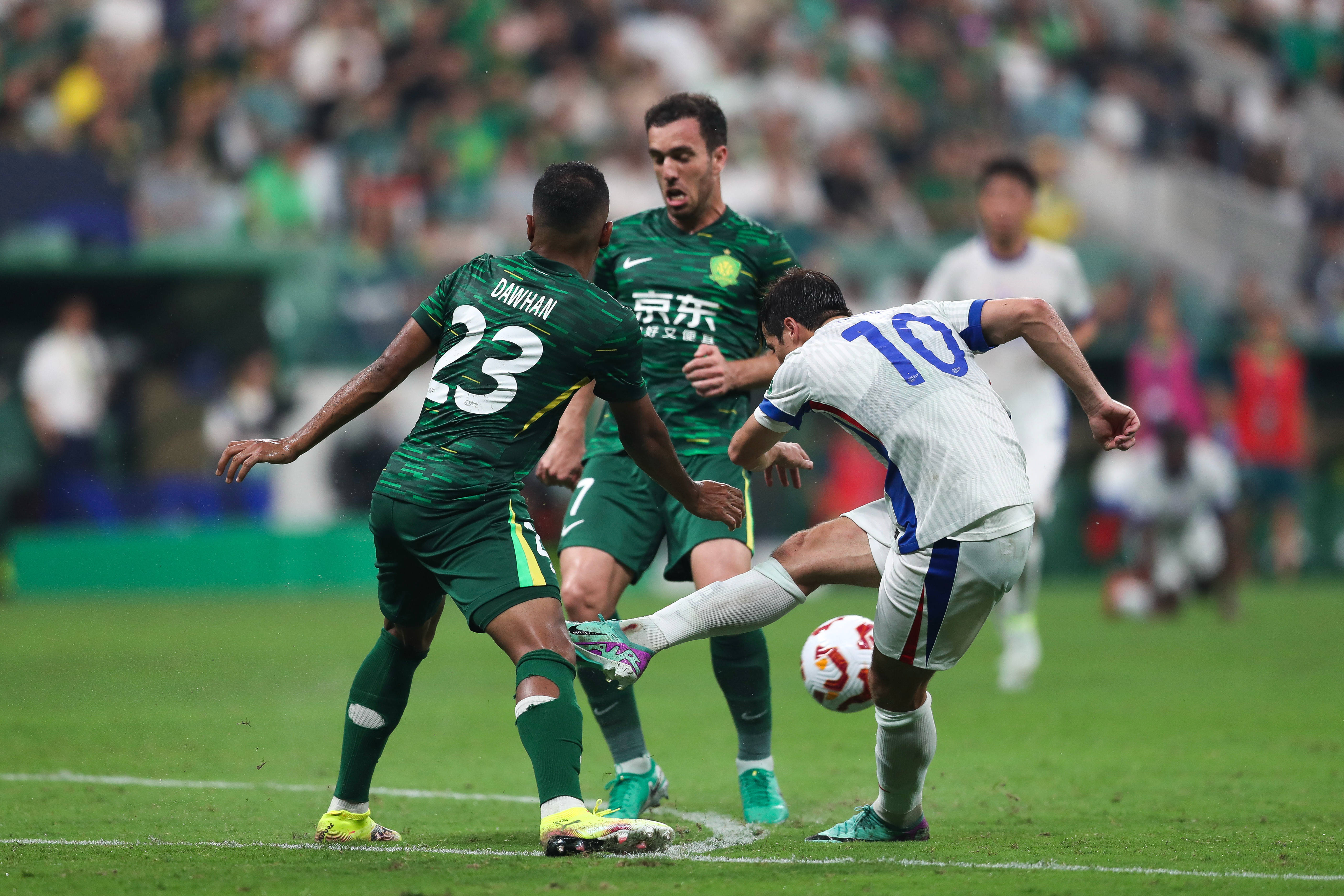 中超武汉三镇1-0上海申花图多列献绝杀阿苏埃两球被吹的简单介绍  第2张