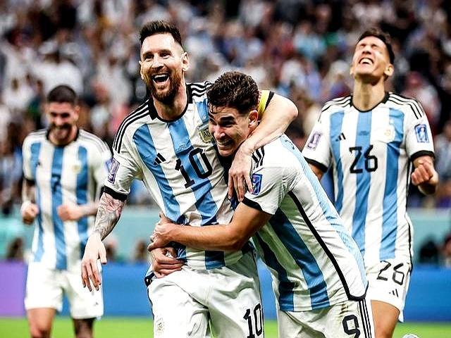 关于阿根廷全队恳求梅西留下参加世界杯梅西或缺席2026世界杯的信息
