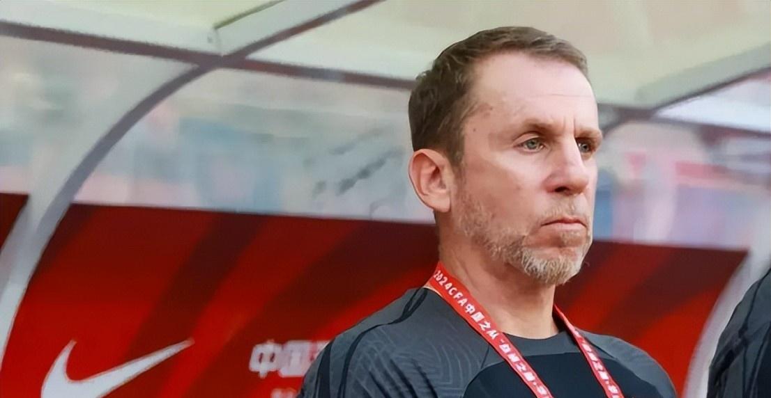 关于韩媒曝中国男足选帅密切关注申台龙考虑任命临时主帅的信息