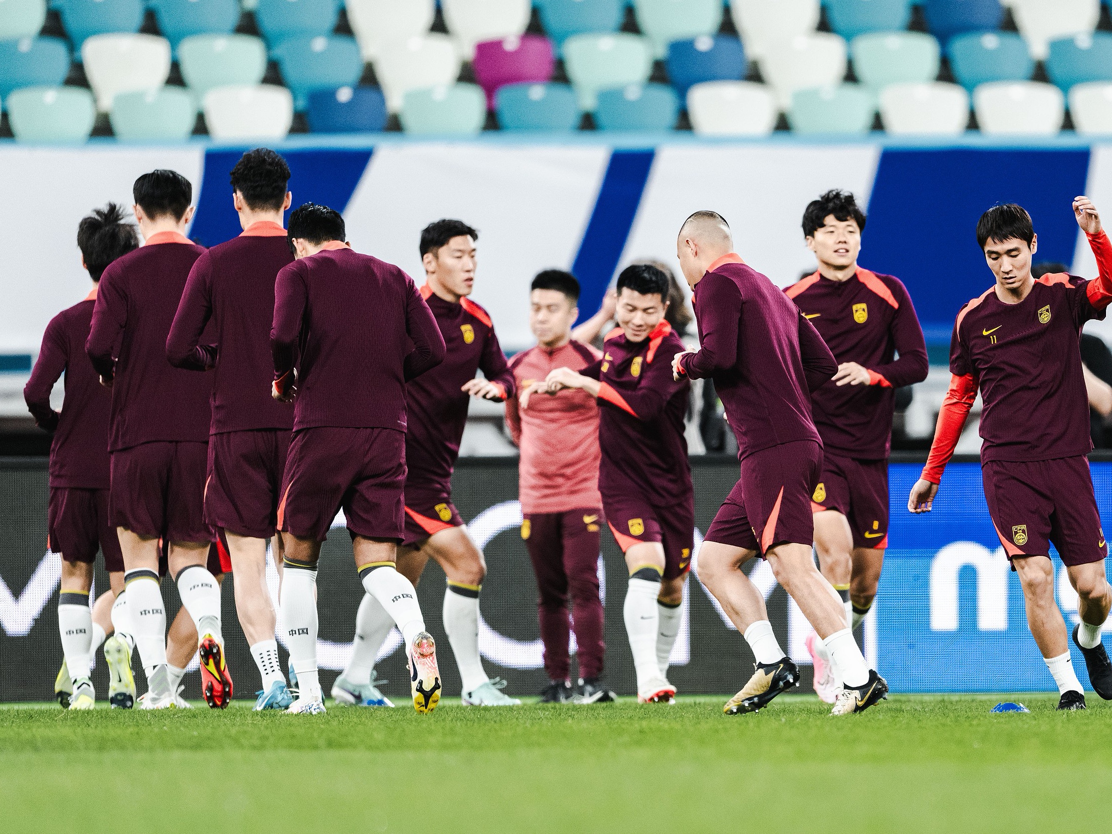 关于国足将于10月11月举办邀请赛赛事规模2-4支队伍的信息