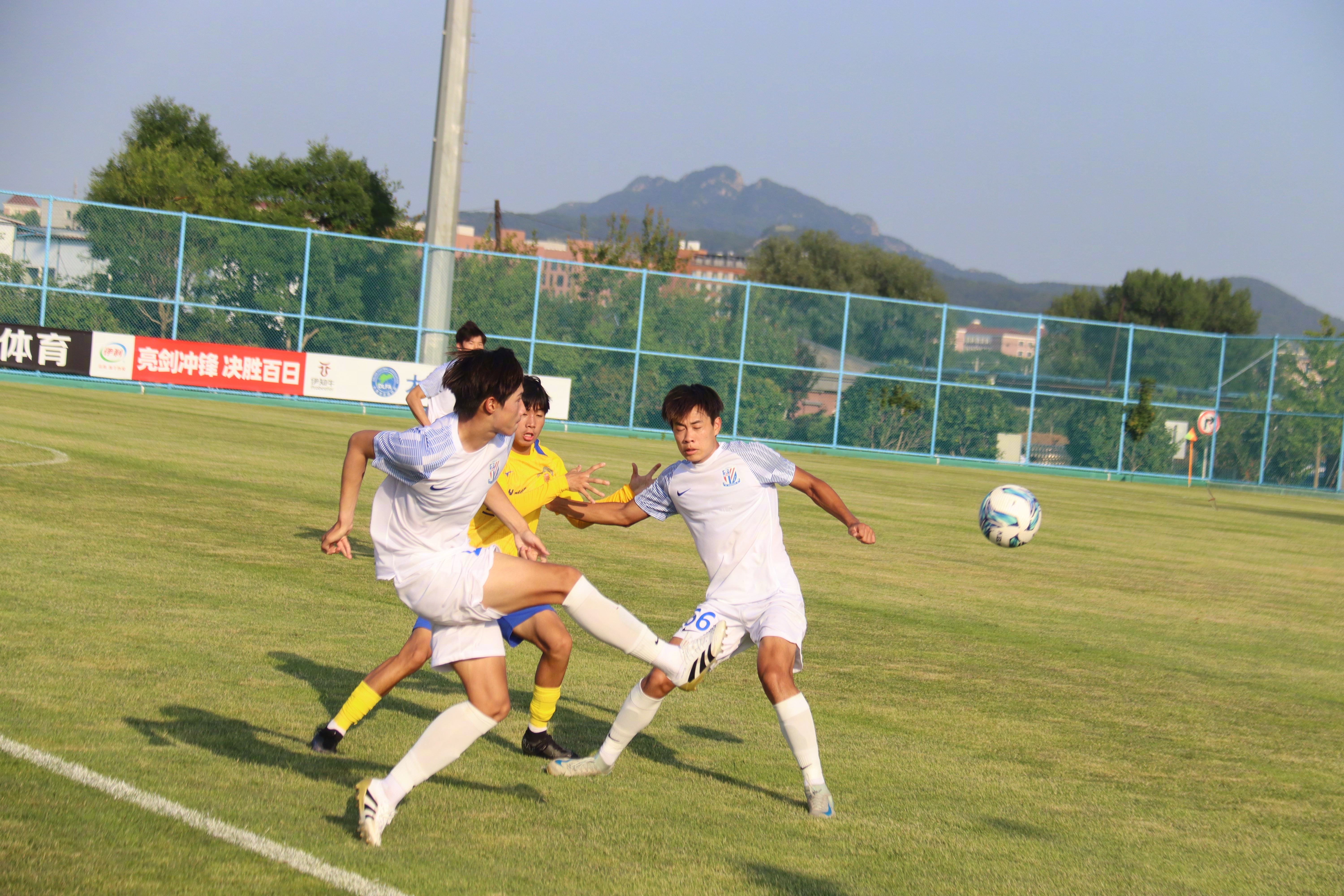 包含阿苏埃留在上海与申花备战米内罗也返回康桥基地的词条