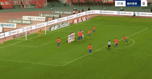 中超山东泰山3-2青岛西海岸克雷桑破球荒卡扎连续5场破门的简单介绍  第2张