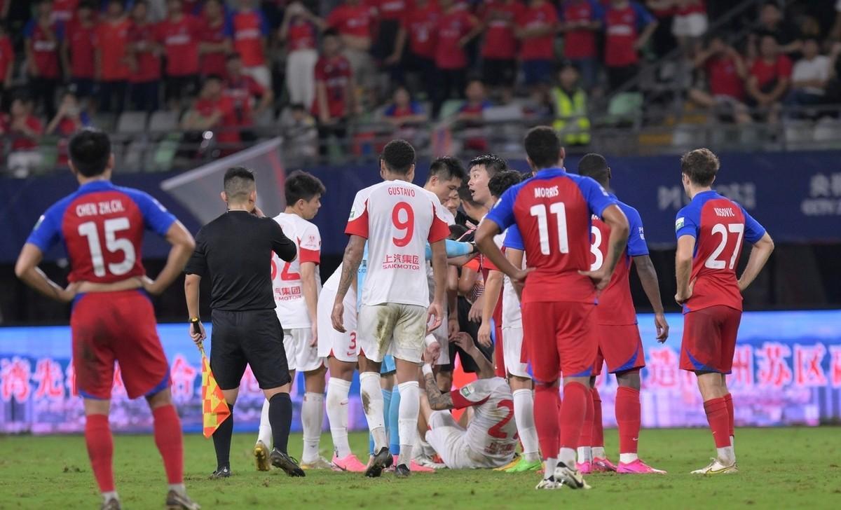 包含中国足协：认定2例裁判错漏判申花10号漏判红牌的词条