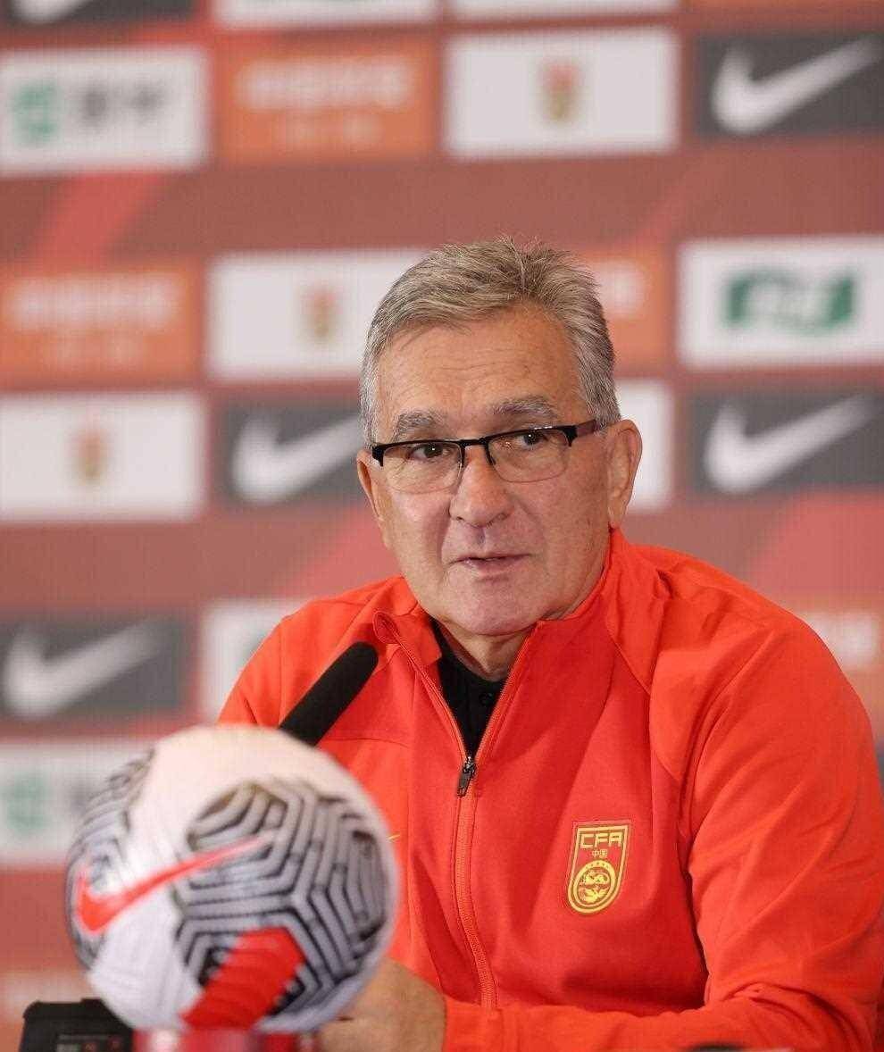 包含曝国足主帅人选锁定本土教练选帅工作已进入最后阶段的词条