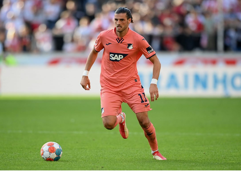 纽卡签下西班牙边锋科德罗预计今夏会被外租的简单介绍