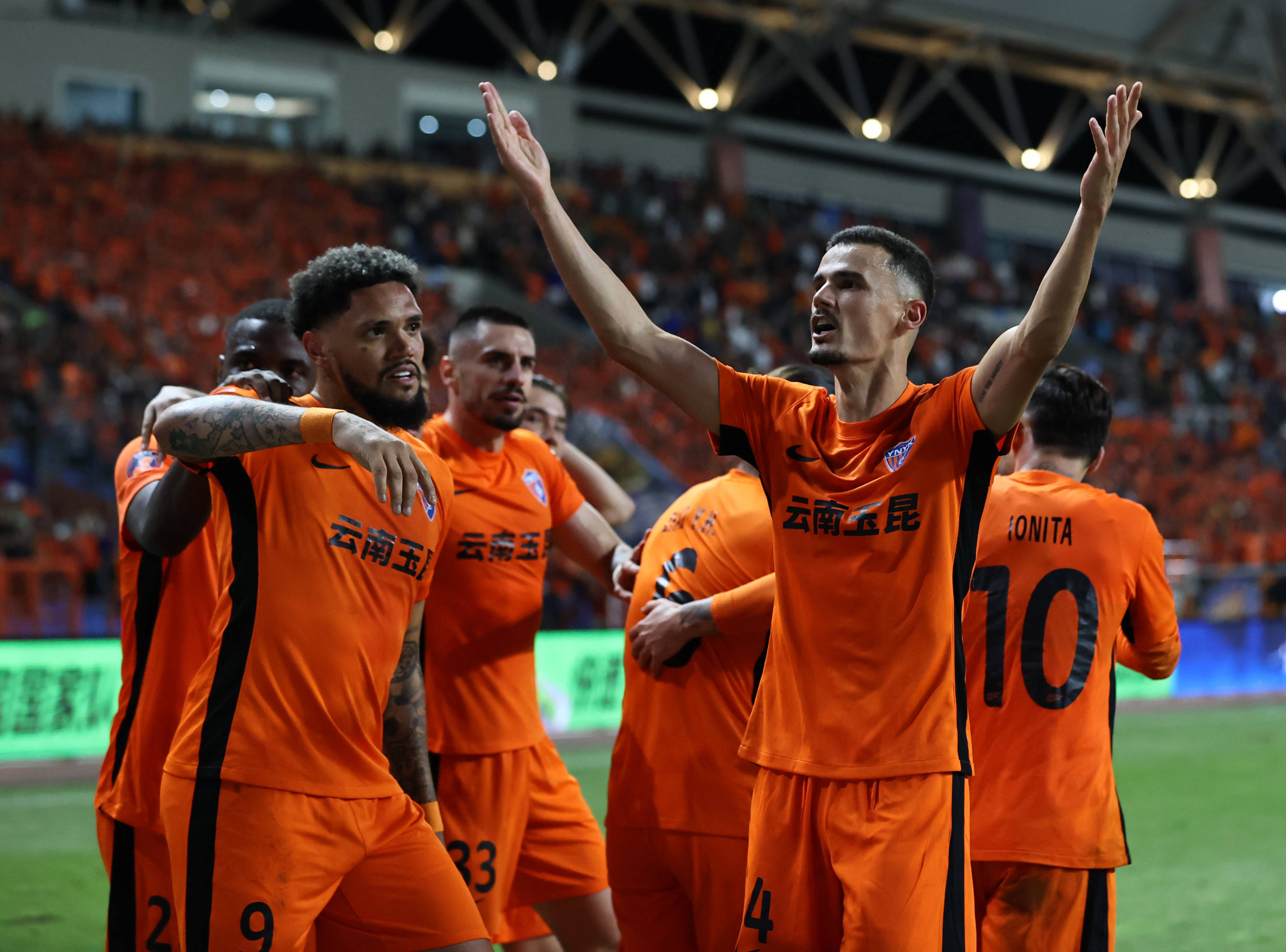 关于中超云南玉昆2-1武汉三镇罗竞破门韩子龙替补建功的信息
