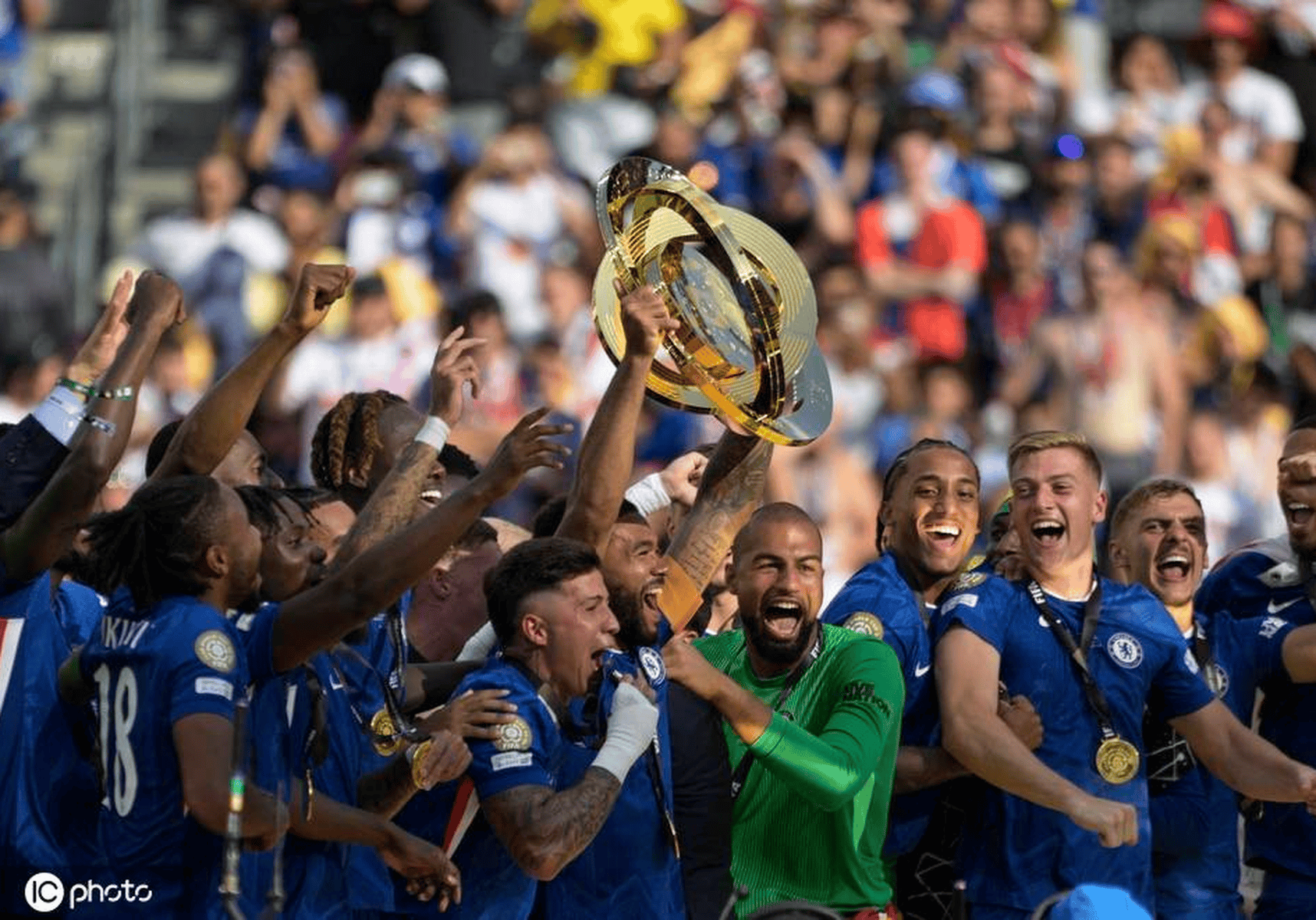 关于德罗巴庆祝切尔西夺冠蓝军传奇与球队共享喜悦的信息