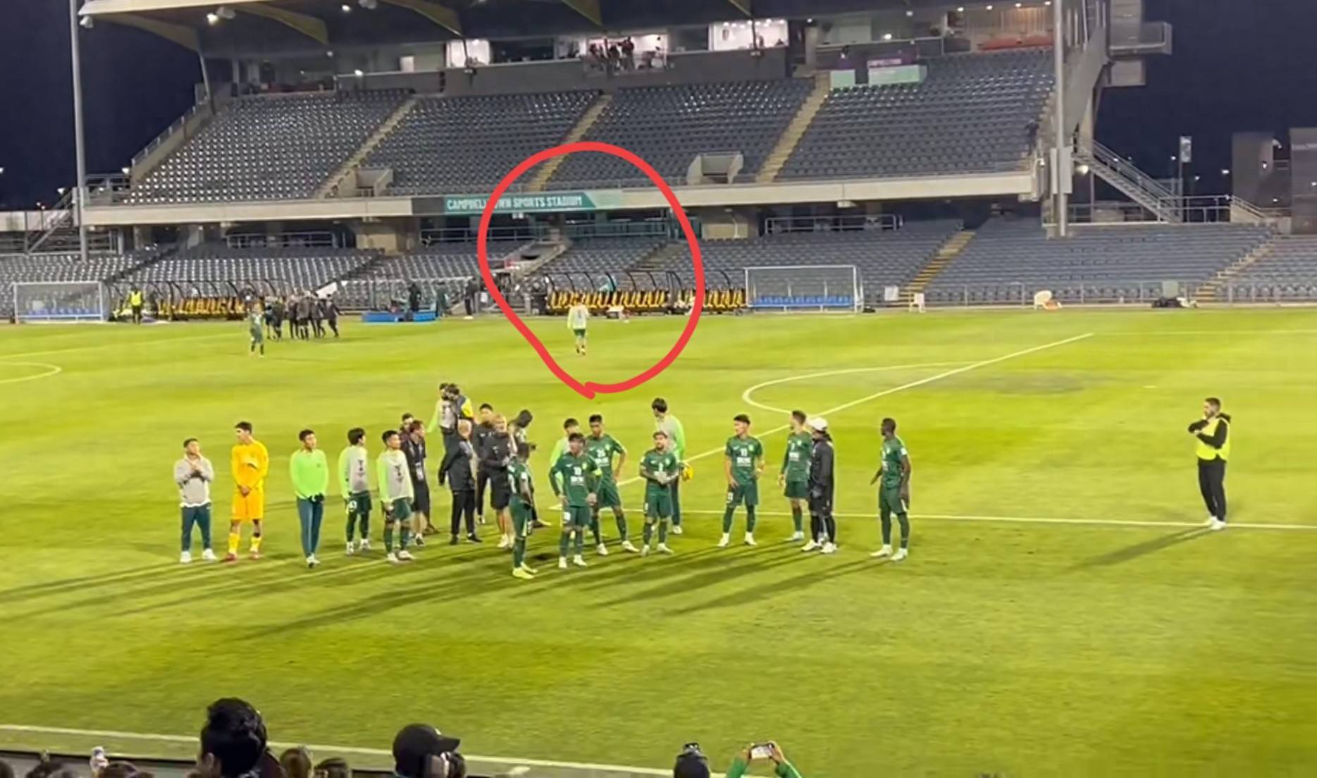 蓉城球迷为国安远征军送美食现场国安球迷超1000人的简单介绍 第2张 蓉城球迷为国安远征军送美食现场国安球迷超1000人的简单介绍 第2张