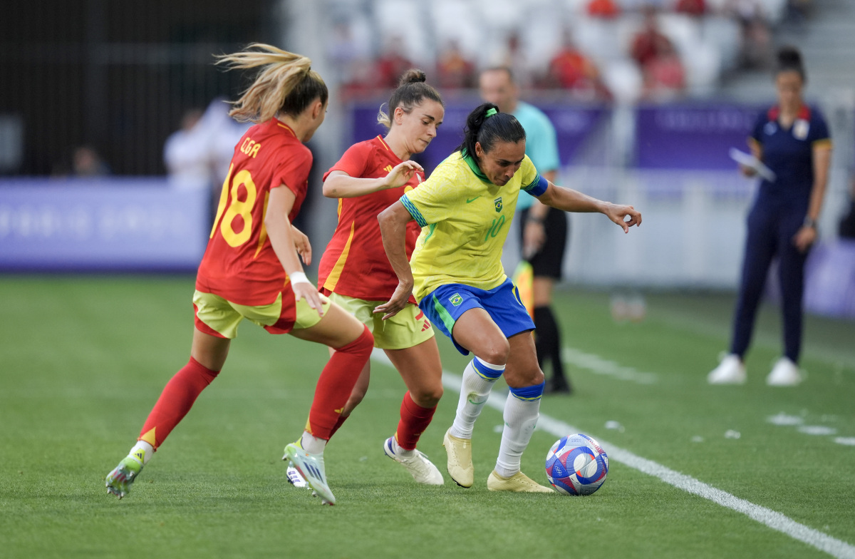 包含英足总杯女：牛津联女足VS卢頓女足的词条