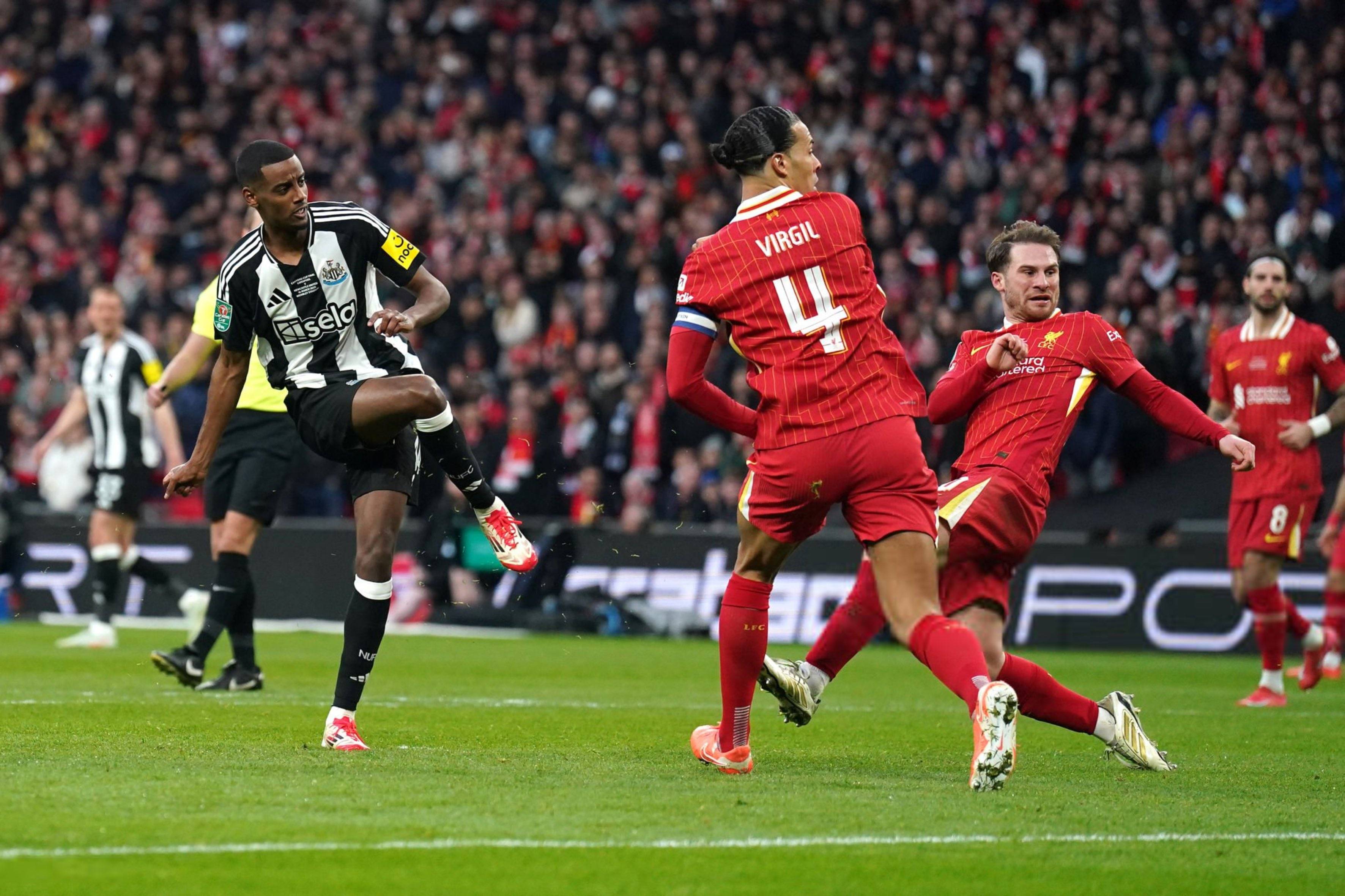 纽卡本计划明年卖伊萨克利物浦目前有意高价引进伊萨克的简单介绍