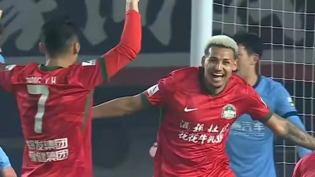 关于今年中超争冠战又是上海德比海港末轮打平即可夺冠申花就难多了的信息  第1张