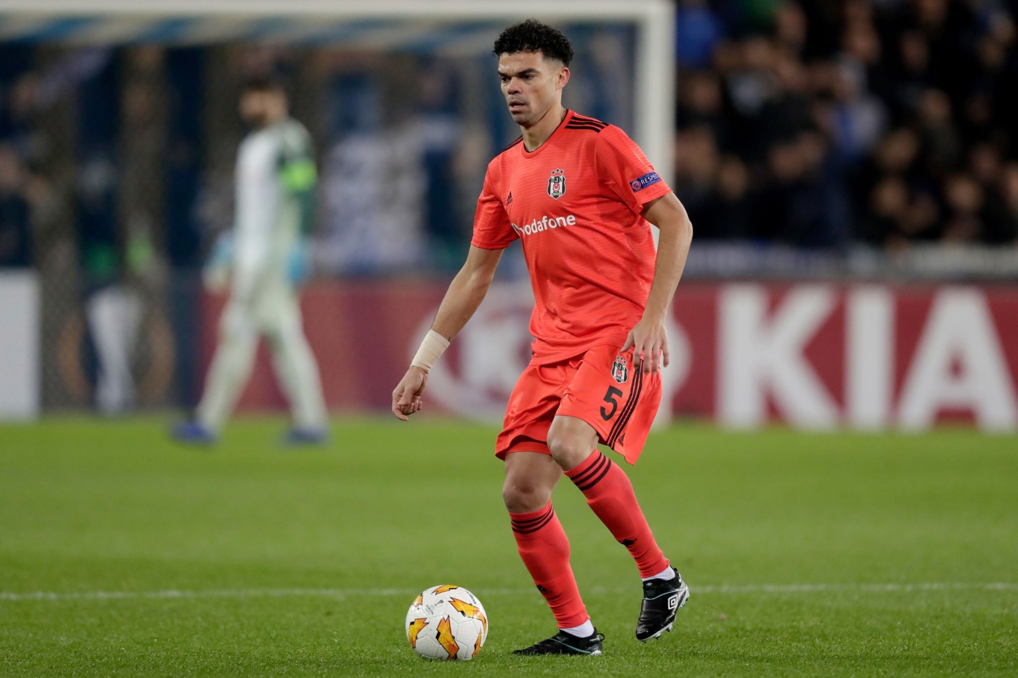 贝西克塔斯完成引进恩迪迪交易蓝狐中场将来到土超联赛的简单介绍