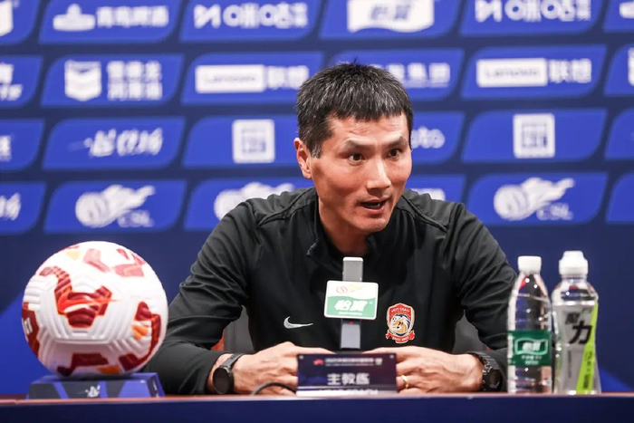 包含记者：邵佳一教练组土洋结合更受青睐借鉴男篮选帅模式的词条  第2张