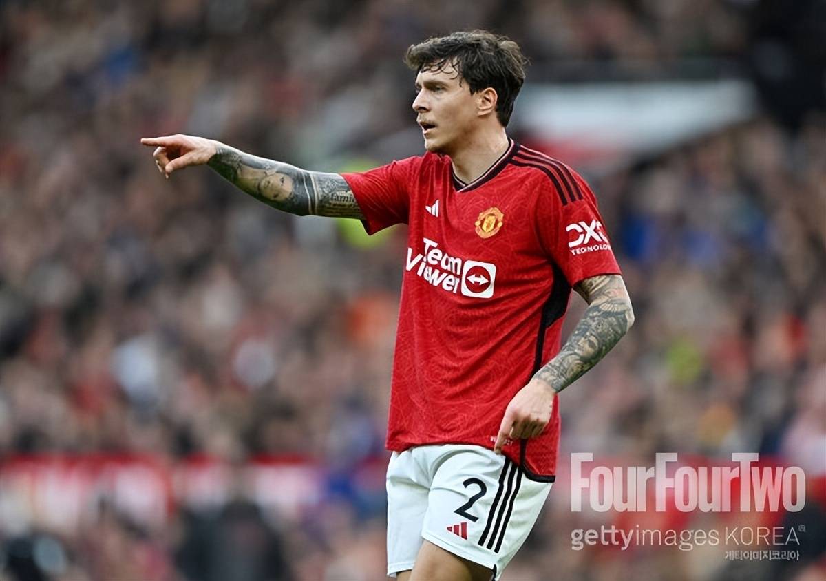 包含佛罗伦萨有意林德洛夫球队有机会免签球员的词条