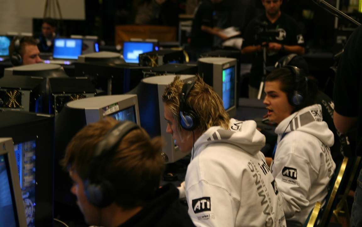 罗甲：皮特什蒂阿加斯VSCS克拉约瓦大学的简单介绍  第1张