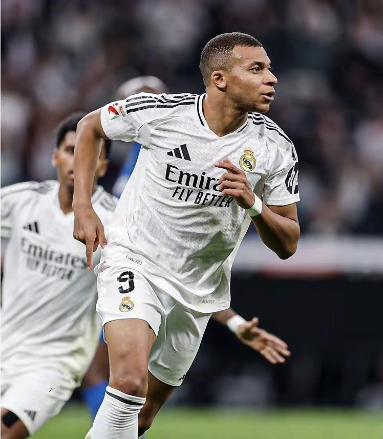 包含媒体：皇马主帅位子真不好坐阿隆索无缘开门红的词条