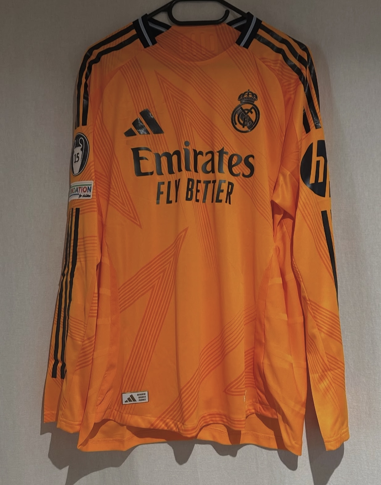 关于皇马下赛季新主场球衣曝光灵感来源于伯纳乌球场演变的信息 第2张 关于皇马下赛季新主场球衣曝光灵感来源于伯纳乌球场演变的信息 第2张