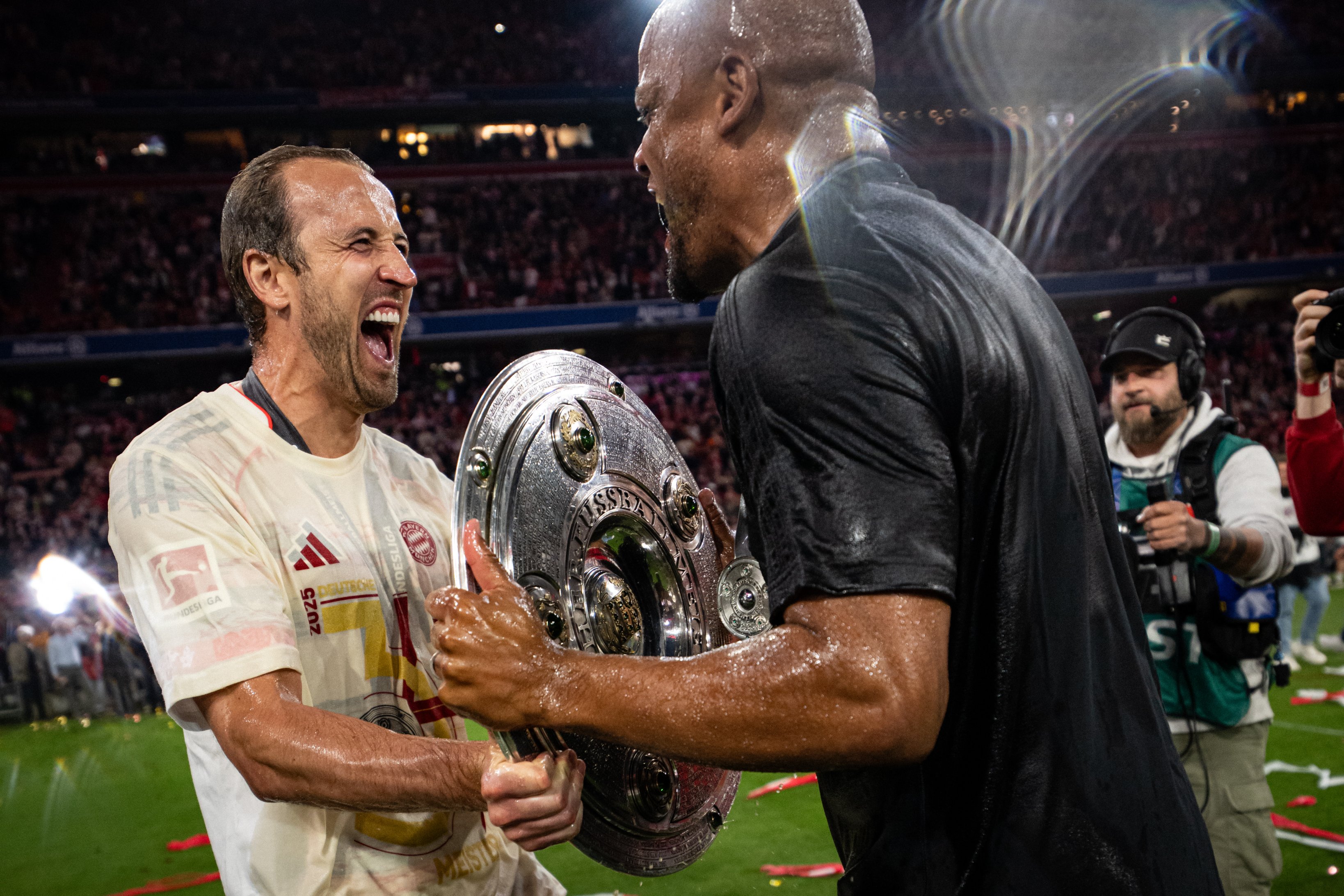 包含奥利塞当选拜仁赛季最佳球员凯恩在投票中排名第三的词条  第1张