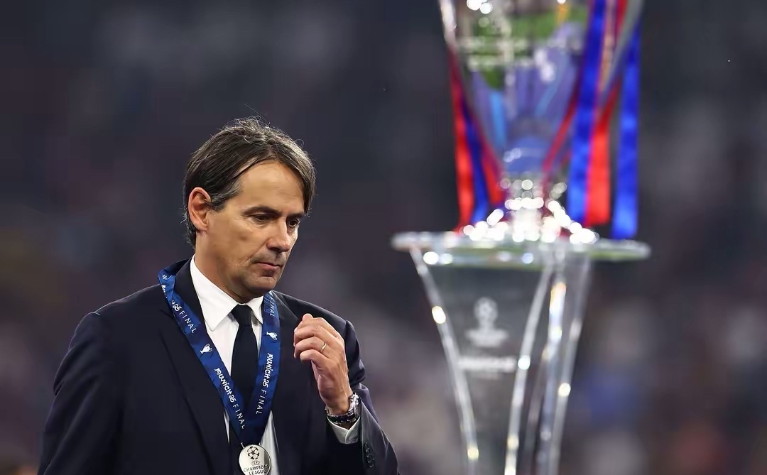 利雅得新月继续与B费经纪人谈判沙特球队将提供现有周薪近四倍的待遇的简单介绍