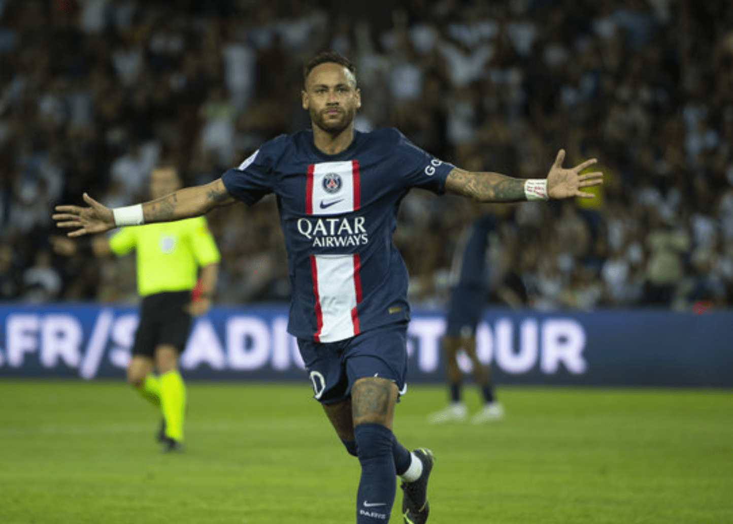 关于曝利雅得胜利有意巴斯托尼提供天价年薪的信息