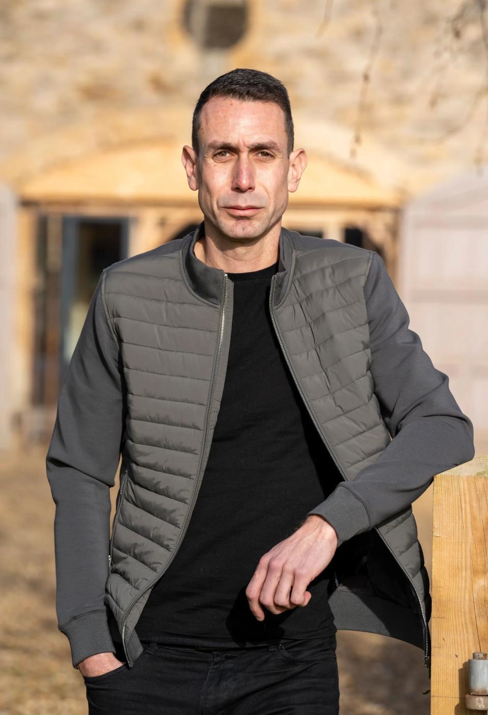 包含英超首位黑人裁判去世在英格兰裁判界具有开拓性的词条