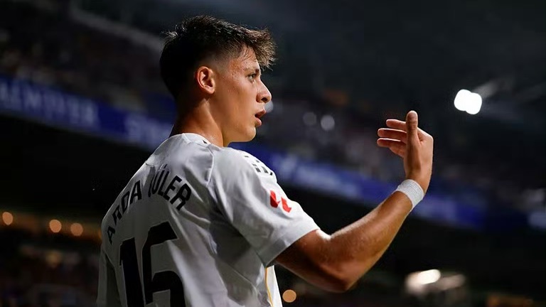 包含西甲最新赛况：奥维耶多0-3皇马皇马两连胜的词条