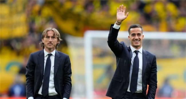 包含意甲AC米兰2-2比萨红黑军团错失扩大优势机会的词条  第1张