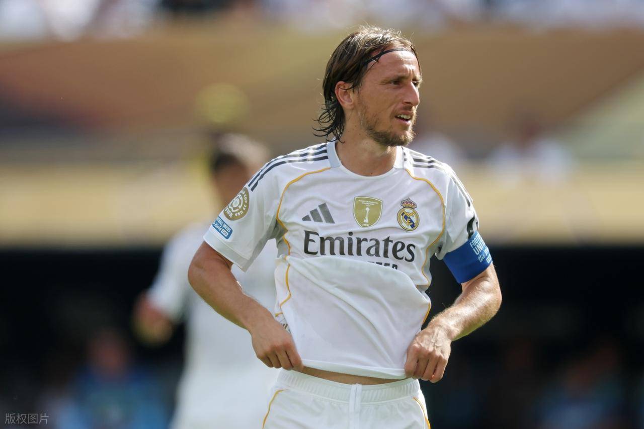 包含AC米兰有意免签莫德里奇球员已经确定本赛季结束后离开皇马的词条