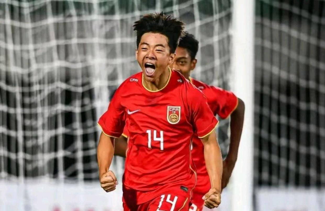 关于U16国少与沙特U16比赛人气高涨现场观众超一万人的信息