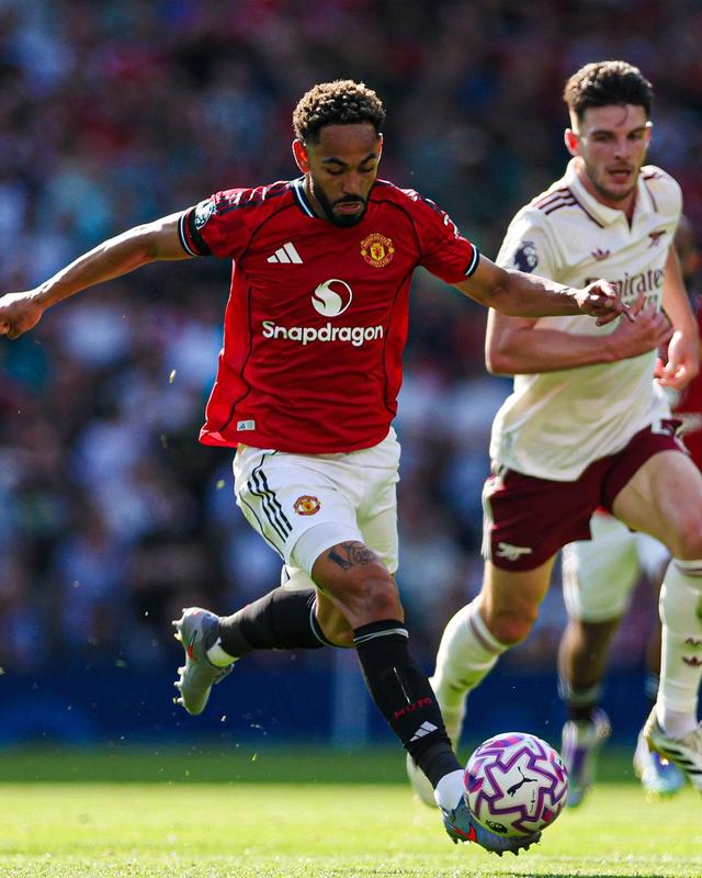 包含英超曼联4-2布莱顿姆伯莫双响库尼亚打入曼联处子球的词条  第1张