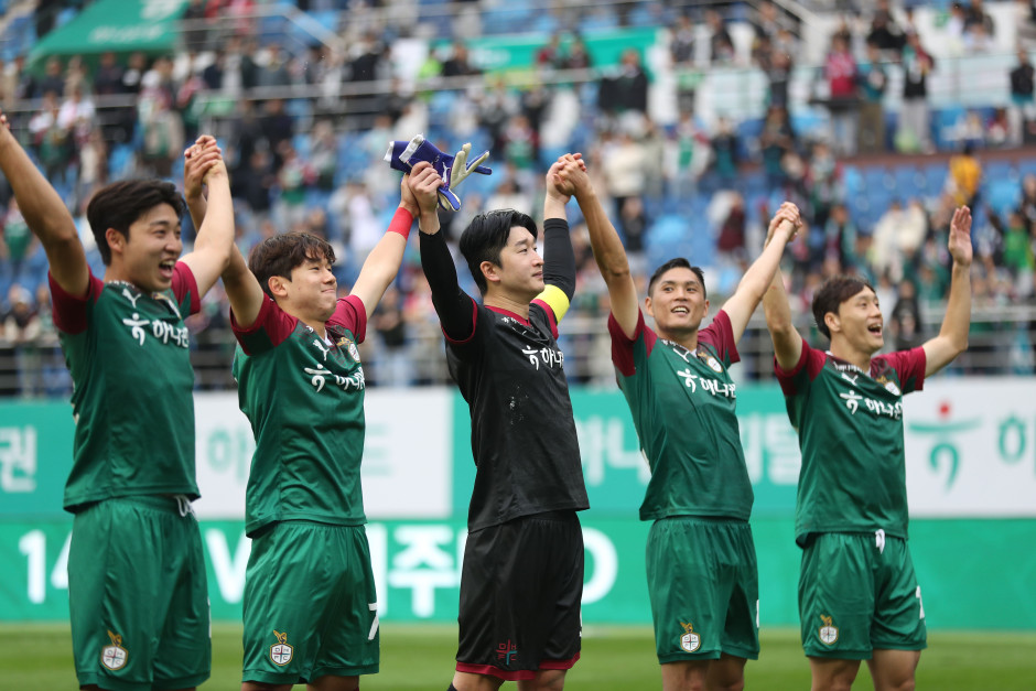 包含韩职联蔚山现代VS全北现代比分预测领头羊巩固位置的词条