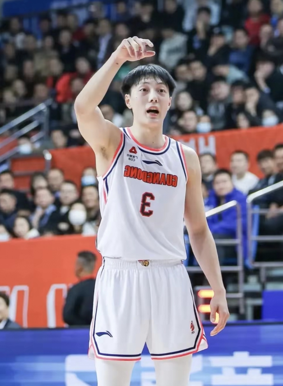 关于中国男篮三分28中15胡明轩8中5王俊杰百分百命中率的信息